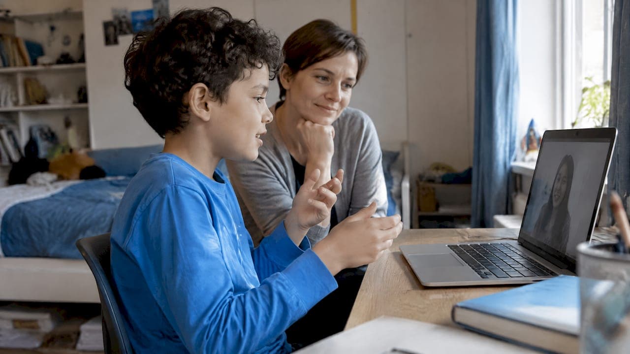 Online Language Lessons for Kids: 4 Plans for Parents Before Booking